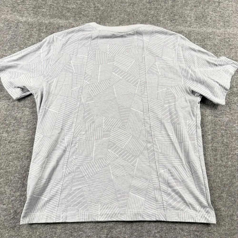 The North Face Shirt Womens Medium Gray Geometric Pattern Crewneck Hike Outdoors - Picture 8 of 8